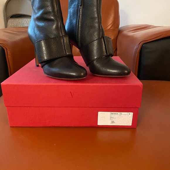 Gorgeous Valentino High Heeled Booties - Picture 3 of 3